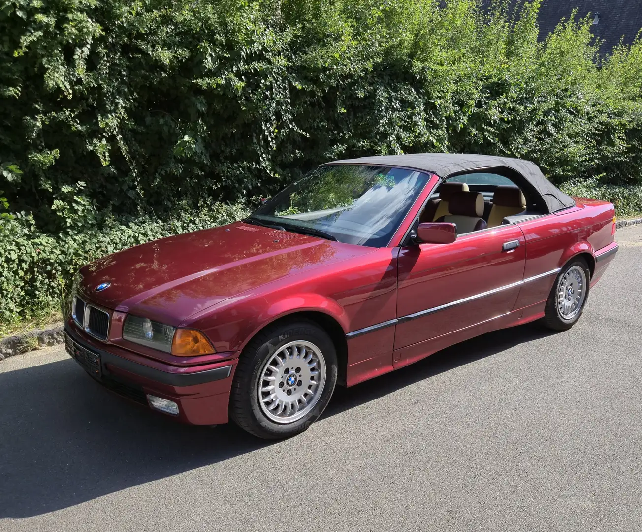 BMW 325 I Vanos Cabrio + Cuir+ PDC Rood - 1