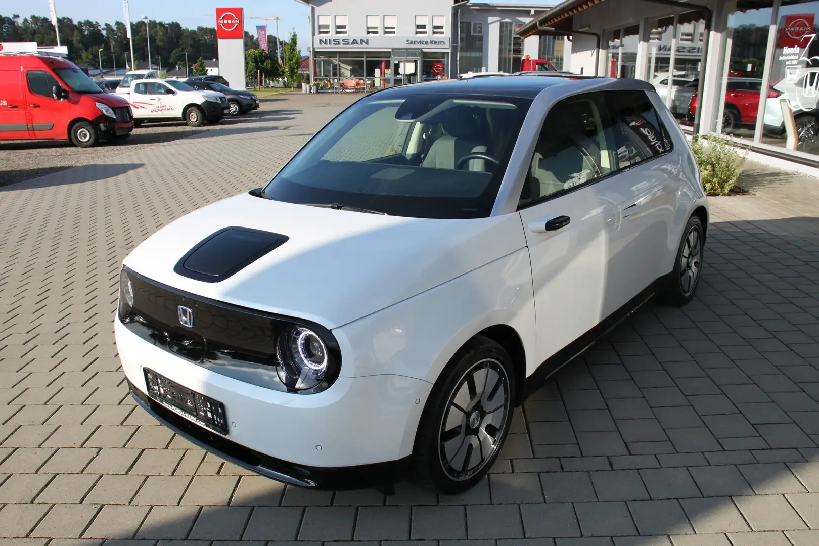 Honda e Advance 17 Weiß - 1
