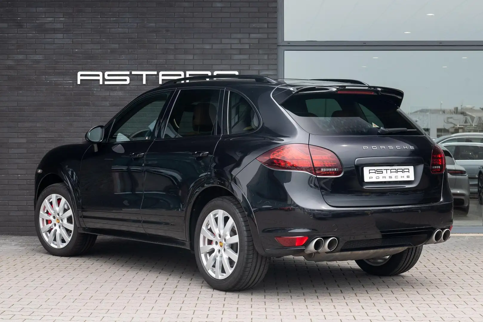 Porsche Cayenne 4.8 Turbo Negro - 2