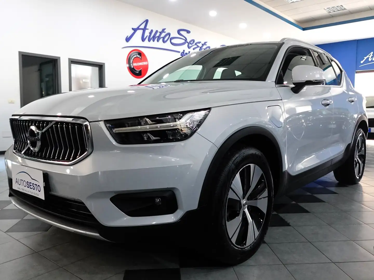 Volvo XC40 1.5 BZ T4 211 CV PHEV INSCRIPTION EXPRESSION Grigio - 2