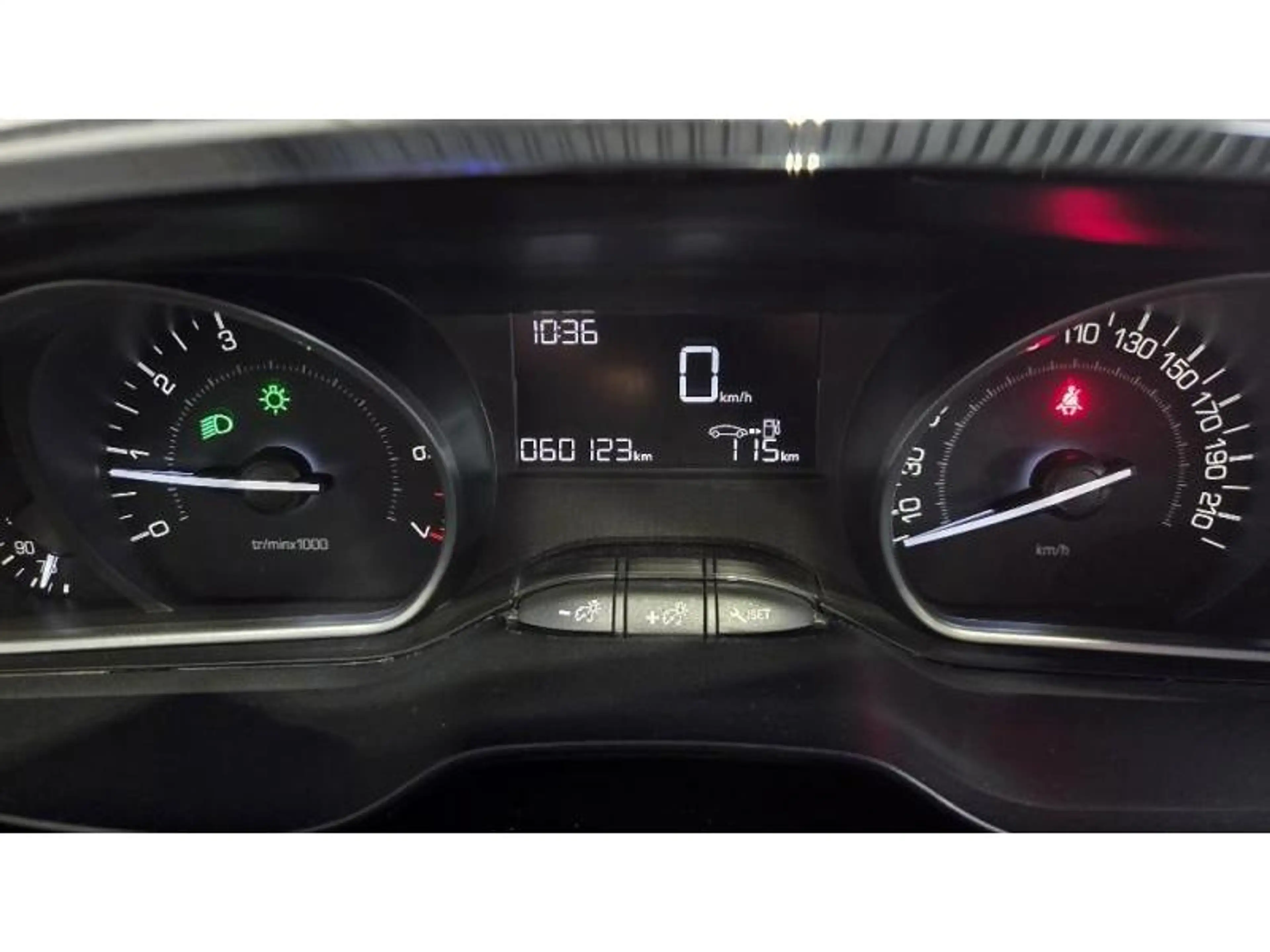 Peugeot 208 Like — photo 4
