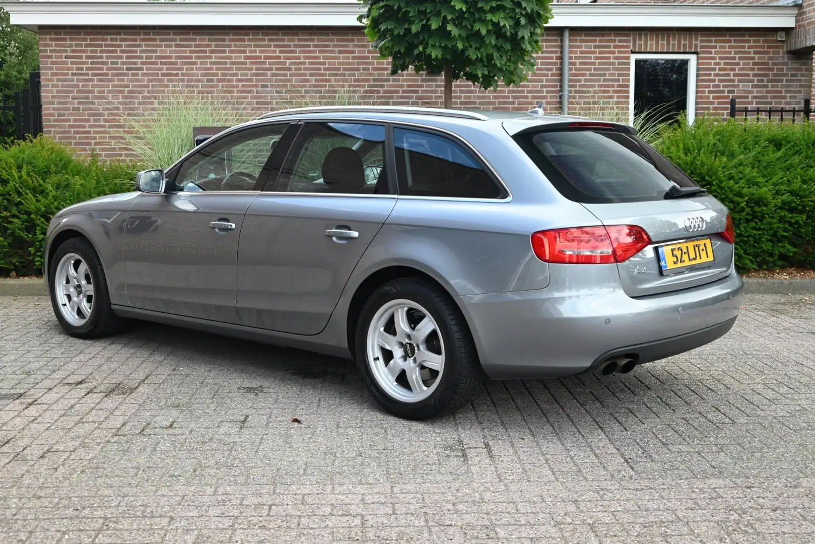 Audi A4 Avant 1.8 TFSI Pro Line Business 160 PK Xenon Navi Grijs - 2