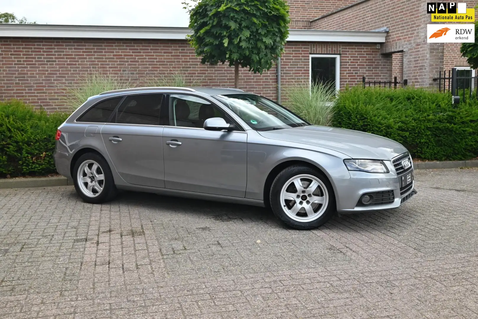 Audi A4 Avant 1.8 TFSI Pro Line Business 160 PK Xenon Navi Grijs - 1