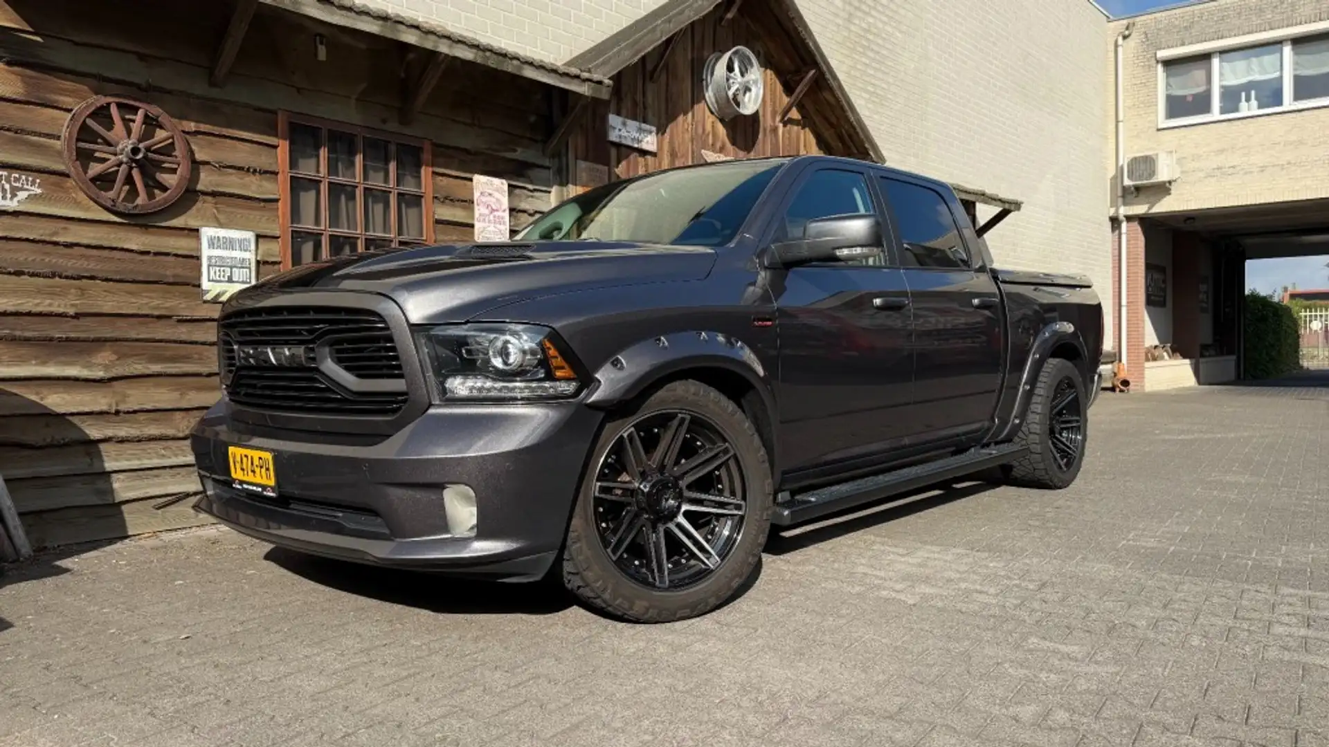 Dodge Super dikke uitvoering en nieuwstaat Grijs - 1