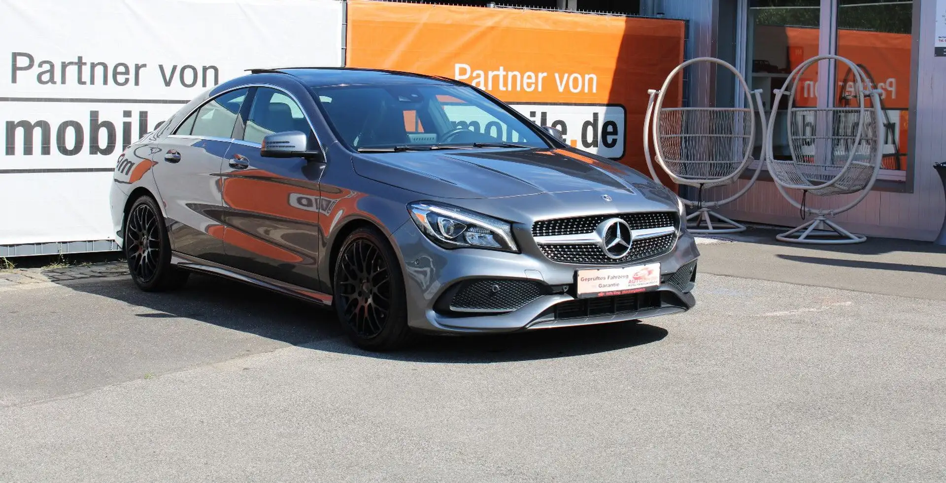 Mercedes-Benz CLA 180 AMG-Line *Panoramadach*LED*Scheckheft* Grau - 1