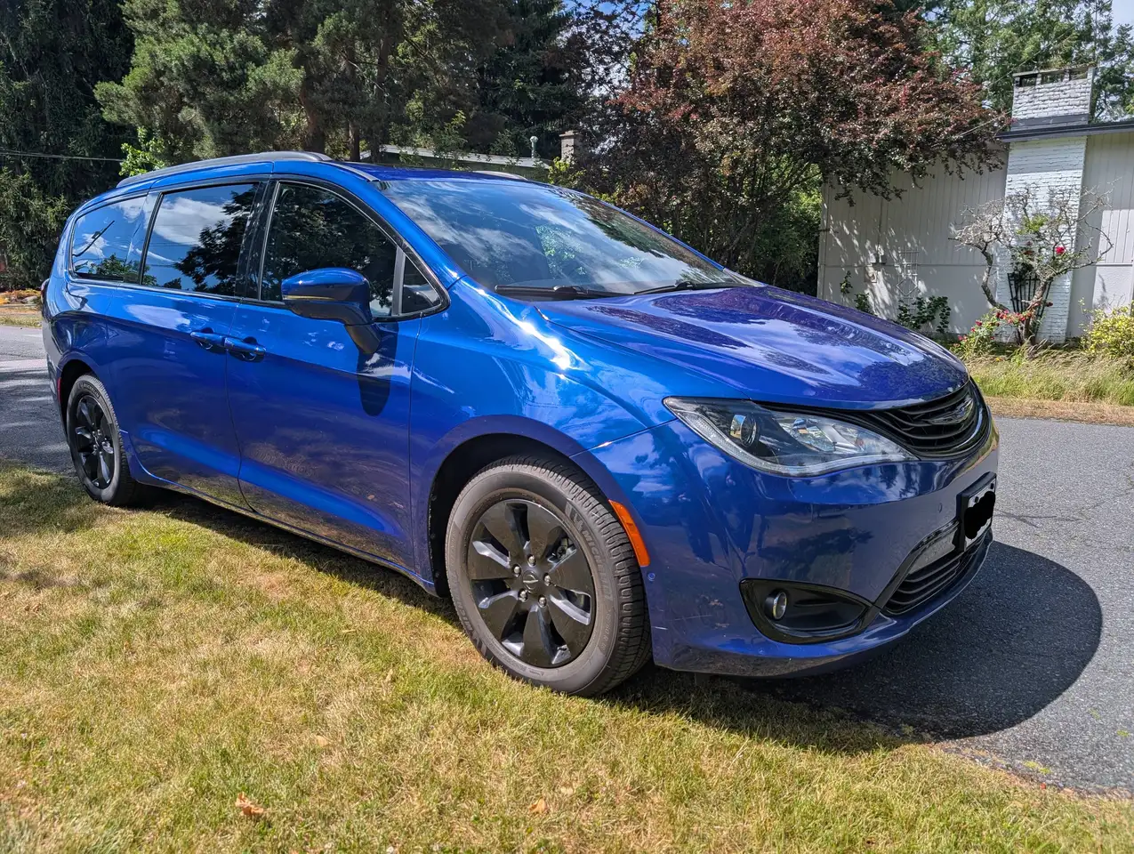 Chrysler Pacifica снимка Chrysler Pacifica