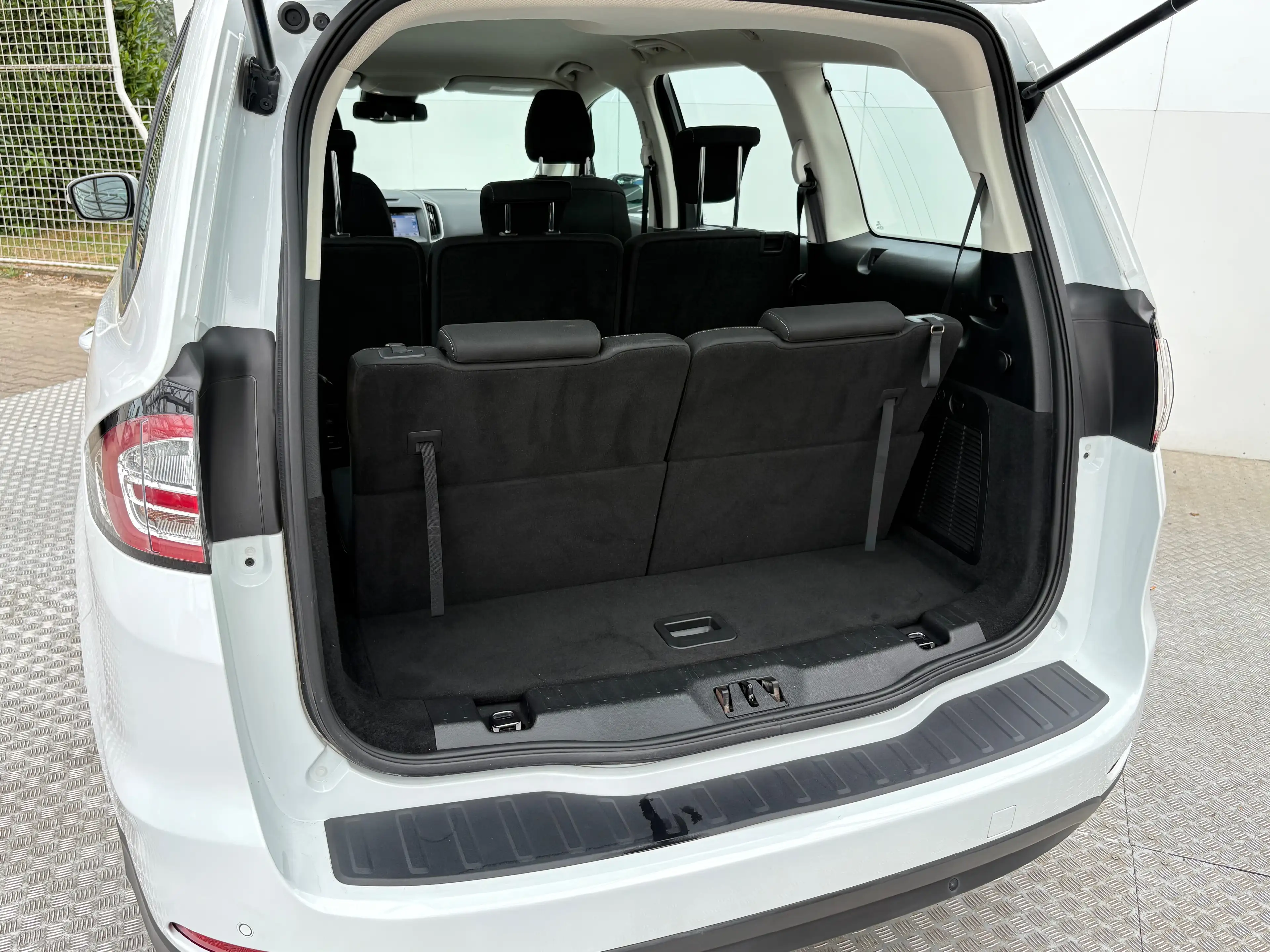 Ford Galaxy 2.0 TDCi Business 190PS 7SITZE NAVI AHK 8FACH STDHZG — photo 12