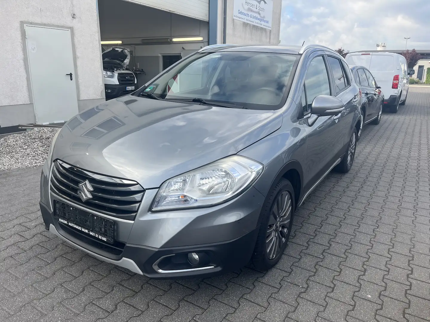 Suzuki SX4 S-Cross Comfort 4x4 1.6 Diesel, Klima, Autom Silber - 1