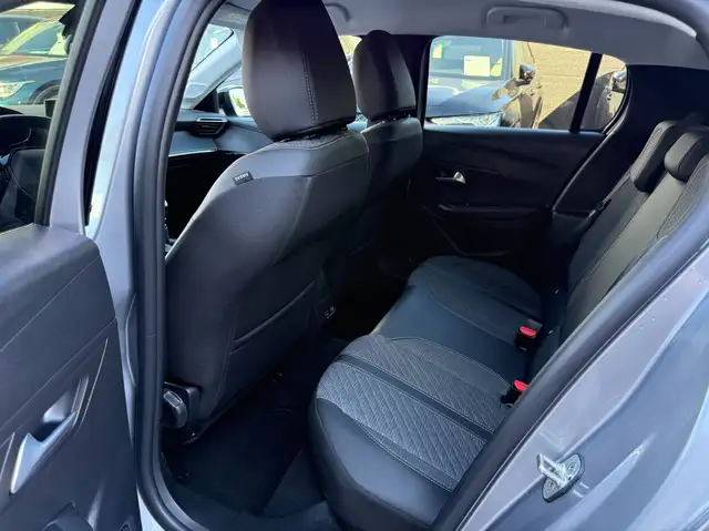 Peugeot 208 view 15