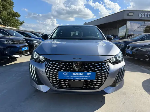 Peugeot 208 view 2