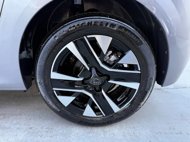 Peugeot 208 view 12