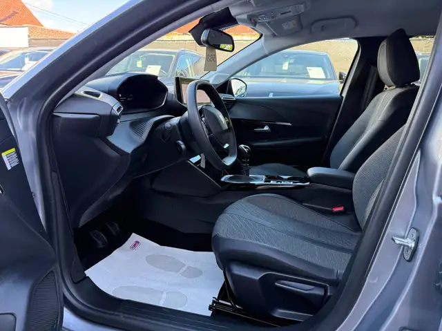 Peugeot 208 view 13