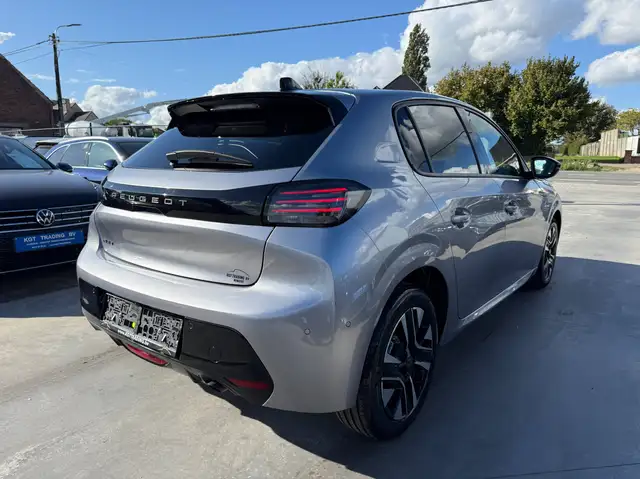 Peugeot 208 view 5