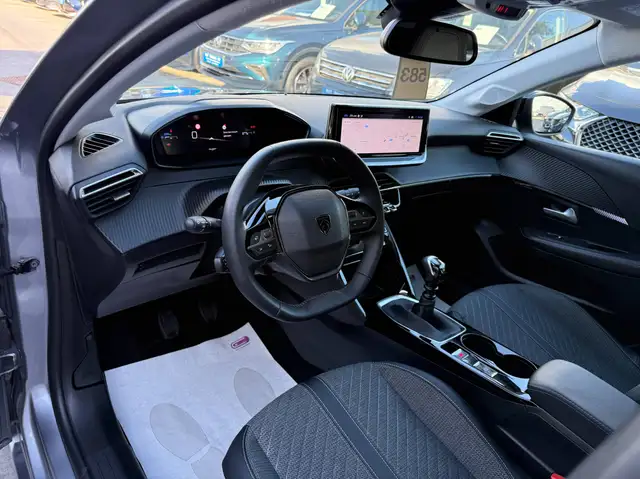 Peugeot 208 view 14