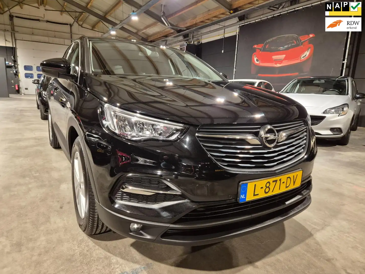 Opel Grandland X 1.2 Turbo Business Edition - Navigatie - CarPlay - Schwarz - 1