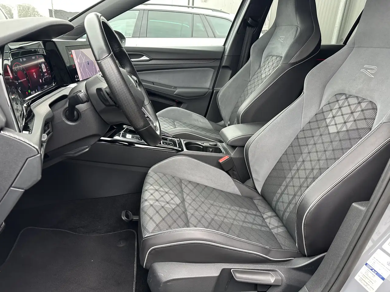 Volkswagen Golf Variant R-Line 4Motion NAV+LED+AHK+ACC+17ZO 8