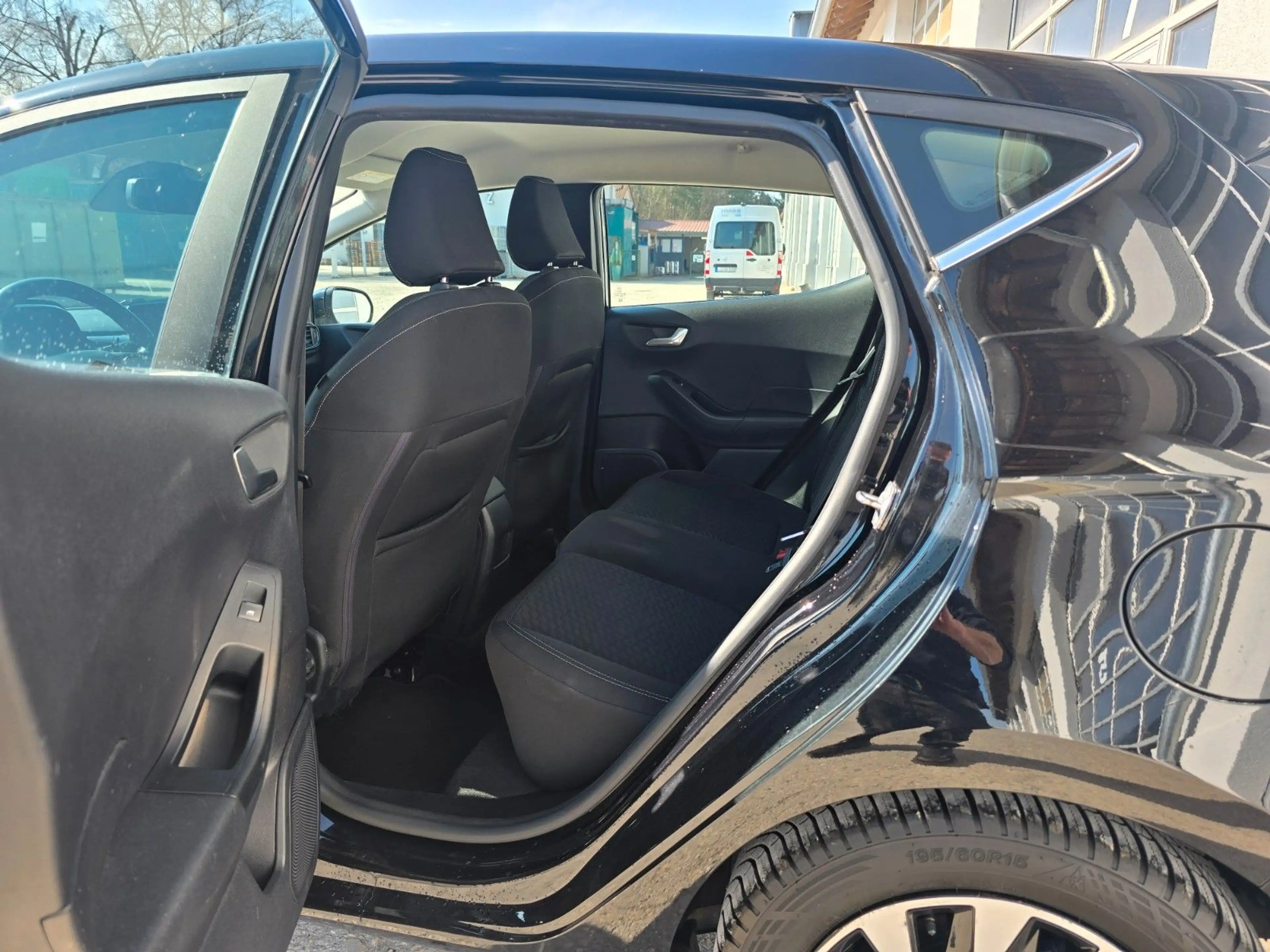 Ford Fiesta Titanium *AUTOMATIK*LED*NAVI*SPUR*TEMPO* — photo 11