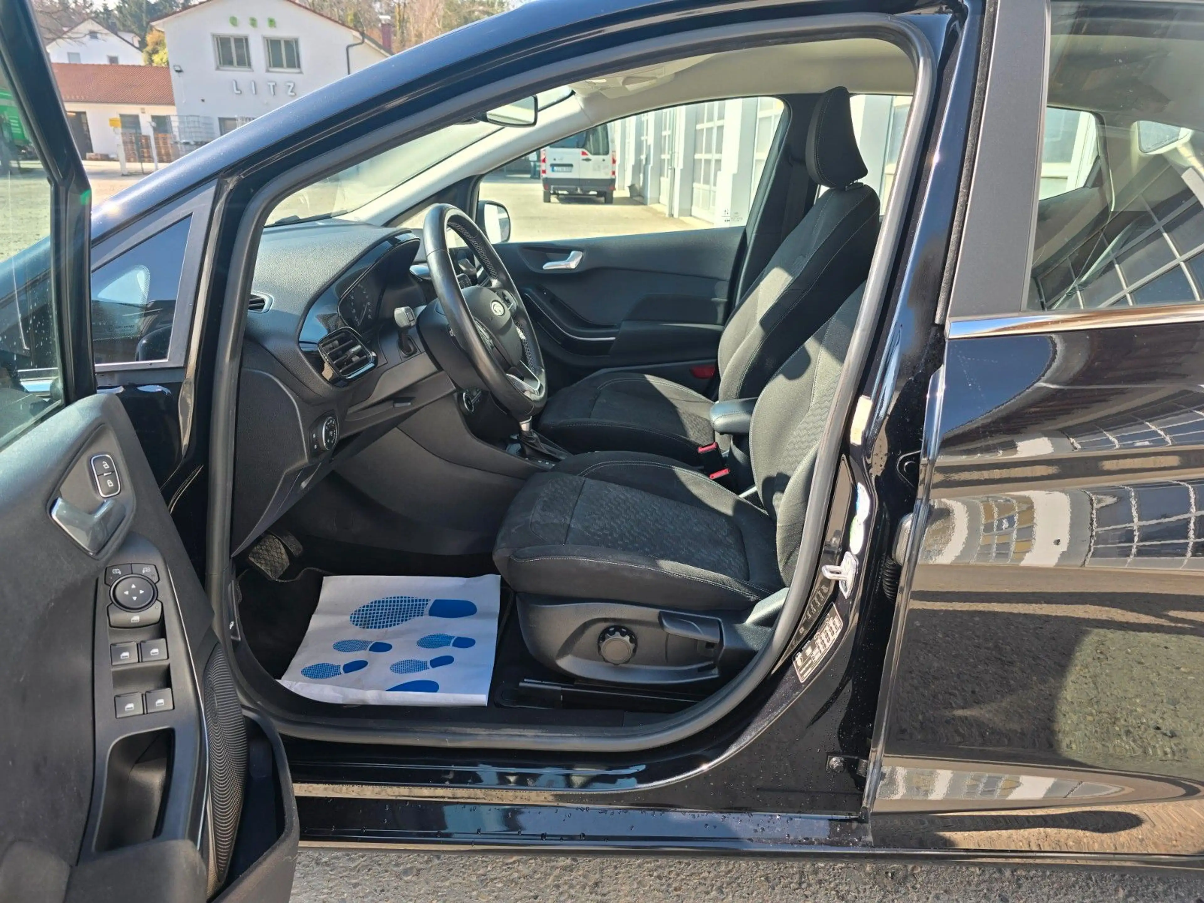 Ford Fiesta Titanium *AUTOMATIK*LED*NAVI*SPUR*TEMPO* — photo 10