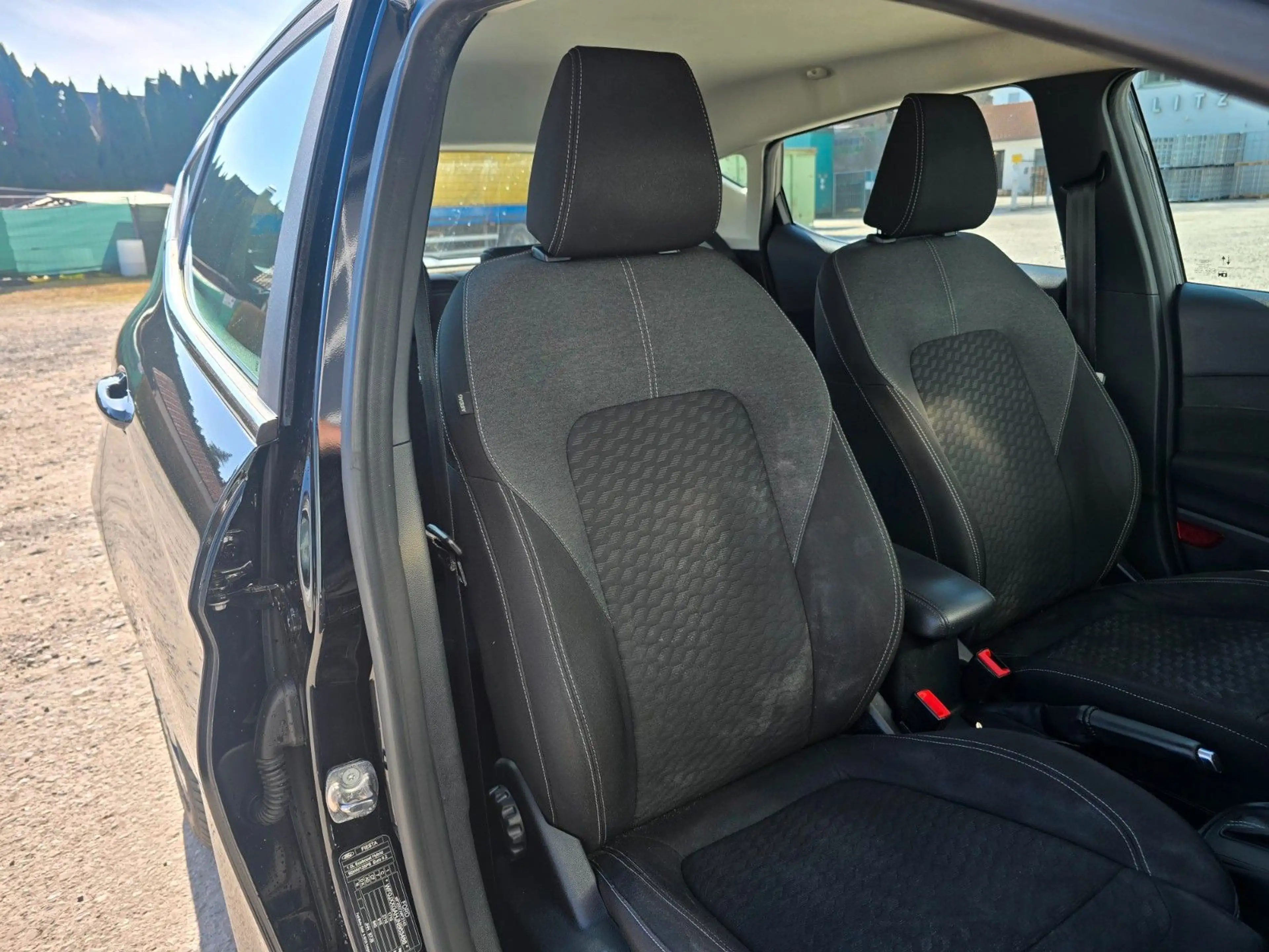 Ford Fiesta Titanium *AUTOMATIK*LED*NAVI*SPUR*TEMPO* — photo 14