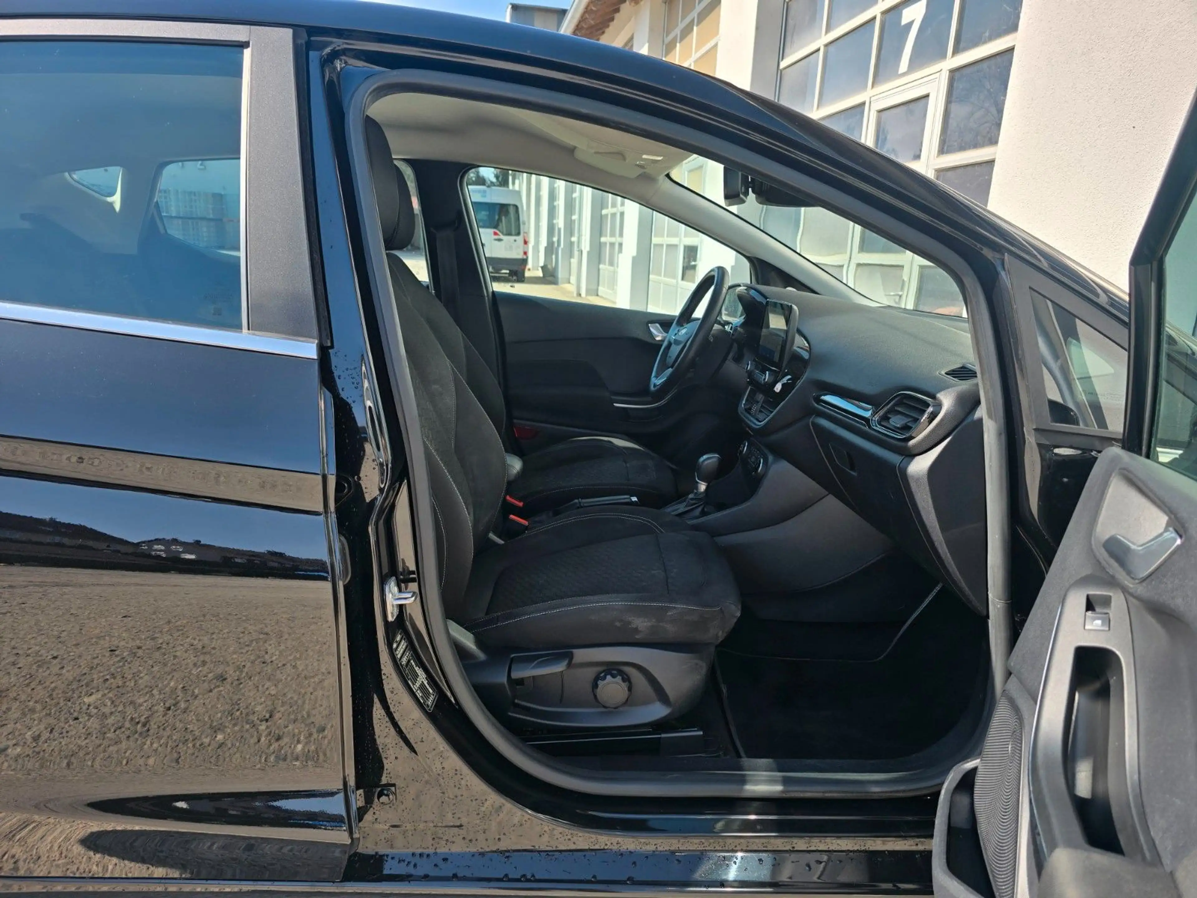 Ford Fiesta Titanium *AUTOMATIK*LED*NAVI*SPUR*TEMPO* — photo 13