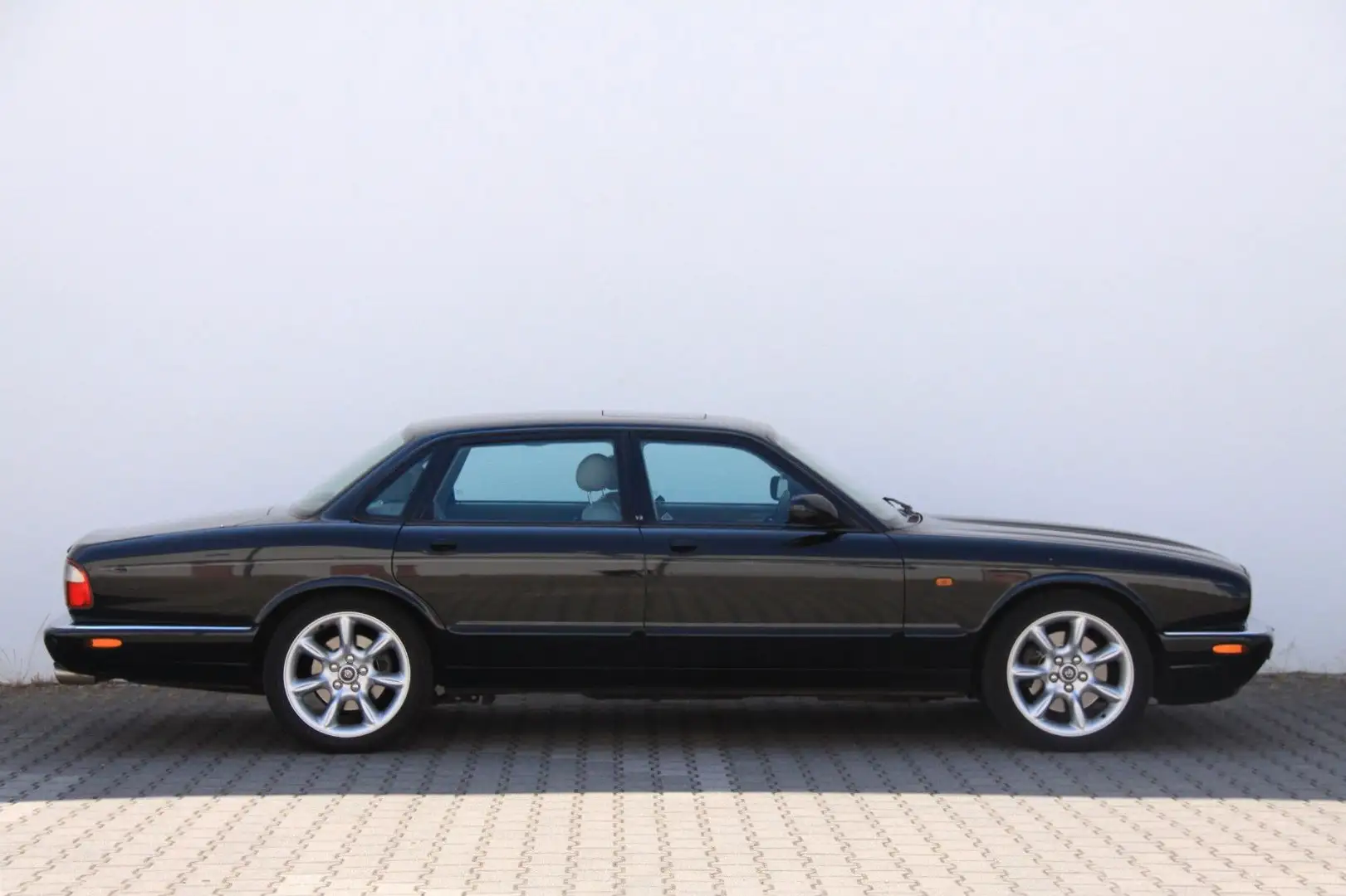 Jaguar XJR Top gepflegter XJR mit 2 Jahre Garantie Чорний - 2
