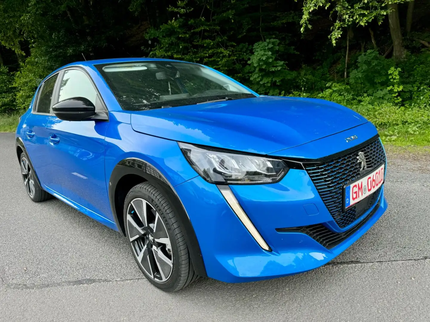 Peugeot 208 e- 136 AllurePackGarantieNaviKlimaPdcAlu Blau - 2