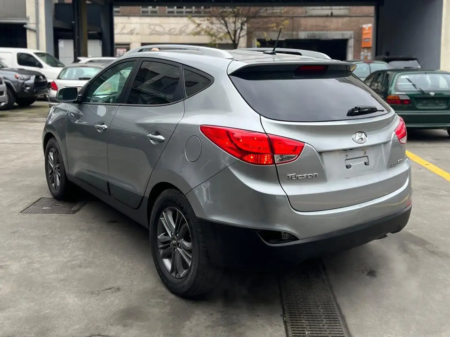 Hyundai TUCSON FULLY LOADED 4WD-ONLY EXPORT OUT OF EUROPE Gris - 2