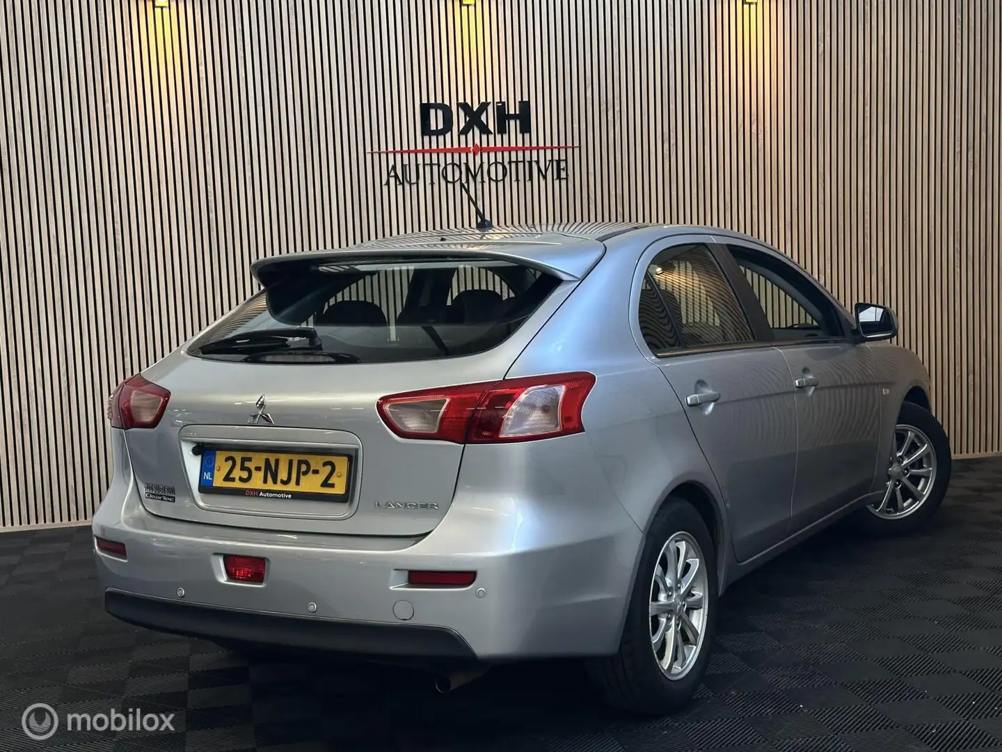 Mitsubishi Lancer Sportback 1.6 Edition CARPLAY LEER STOELVW Grijs - 2