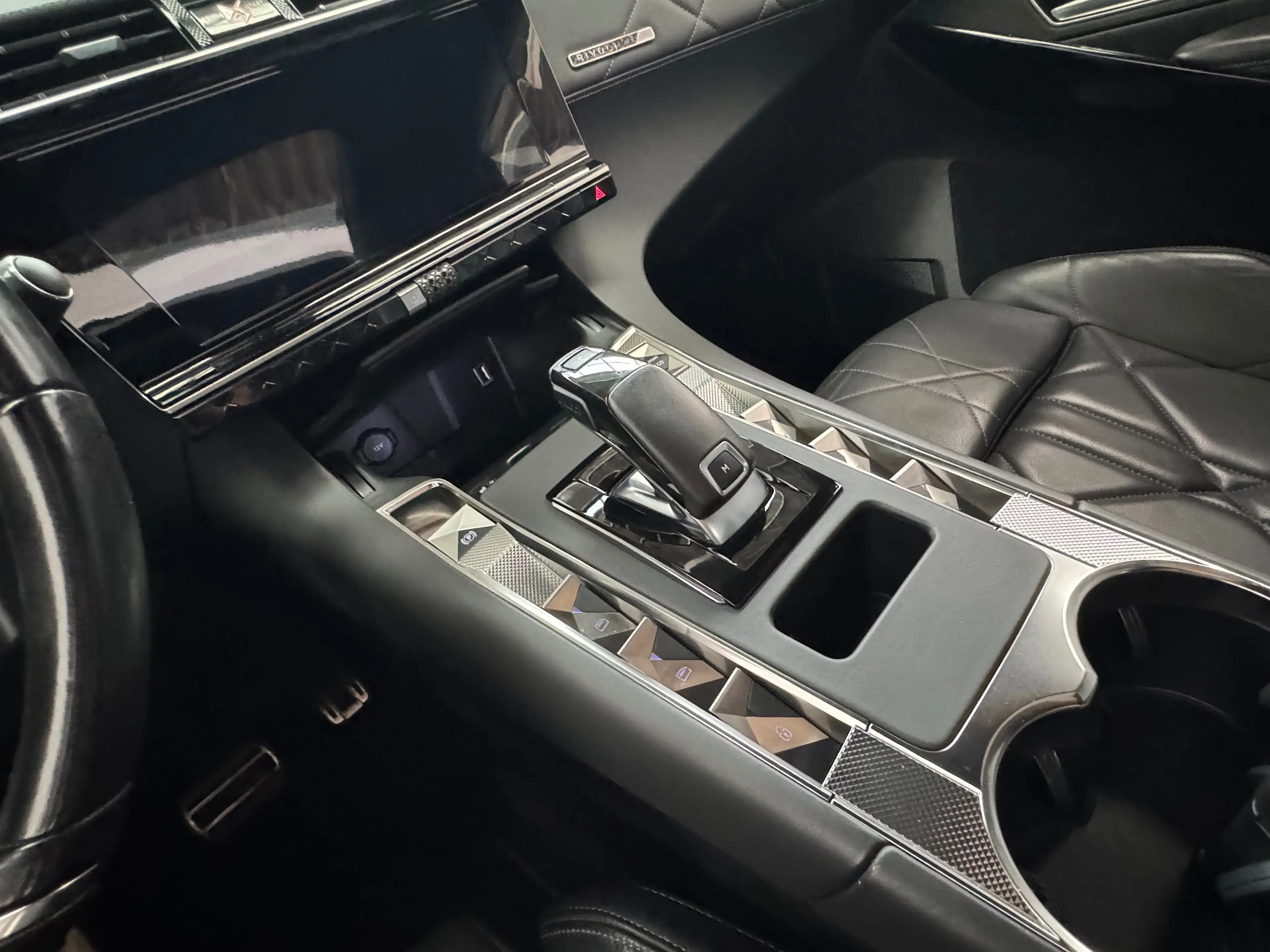 DS Automobiles DS 7 Crossback 1.5 HDi Rivoli Automatique FULL Option  GARANTIE 12 MOIS — photo 14
