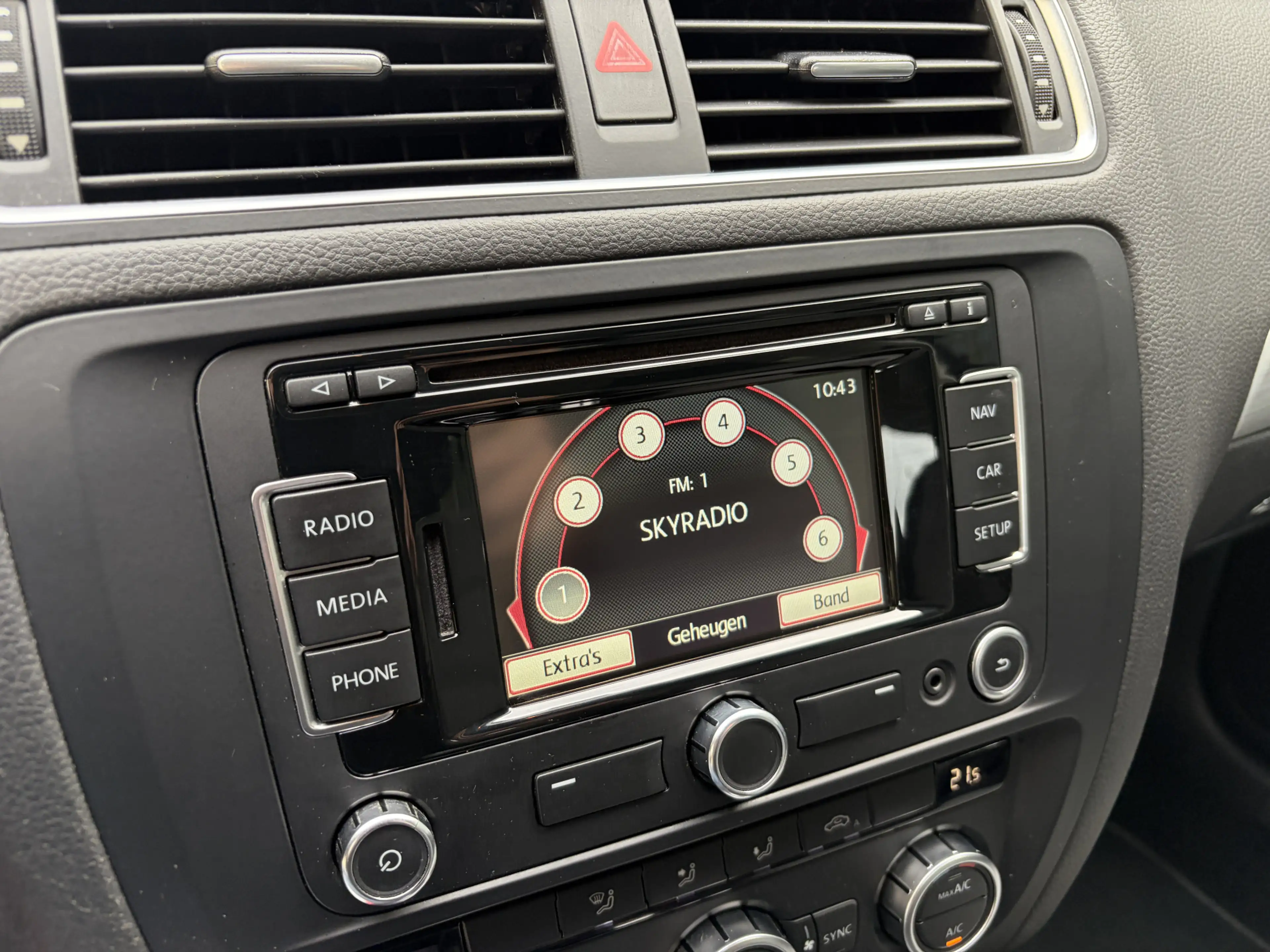 Volkswagen Jetta 1.4 TSI Hybrid Comfortline / AUTOMAAT / NAVI / CRU — photo 16