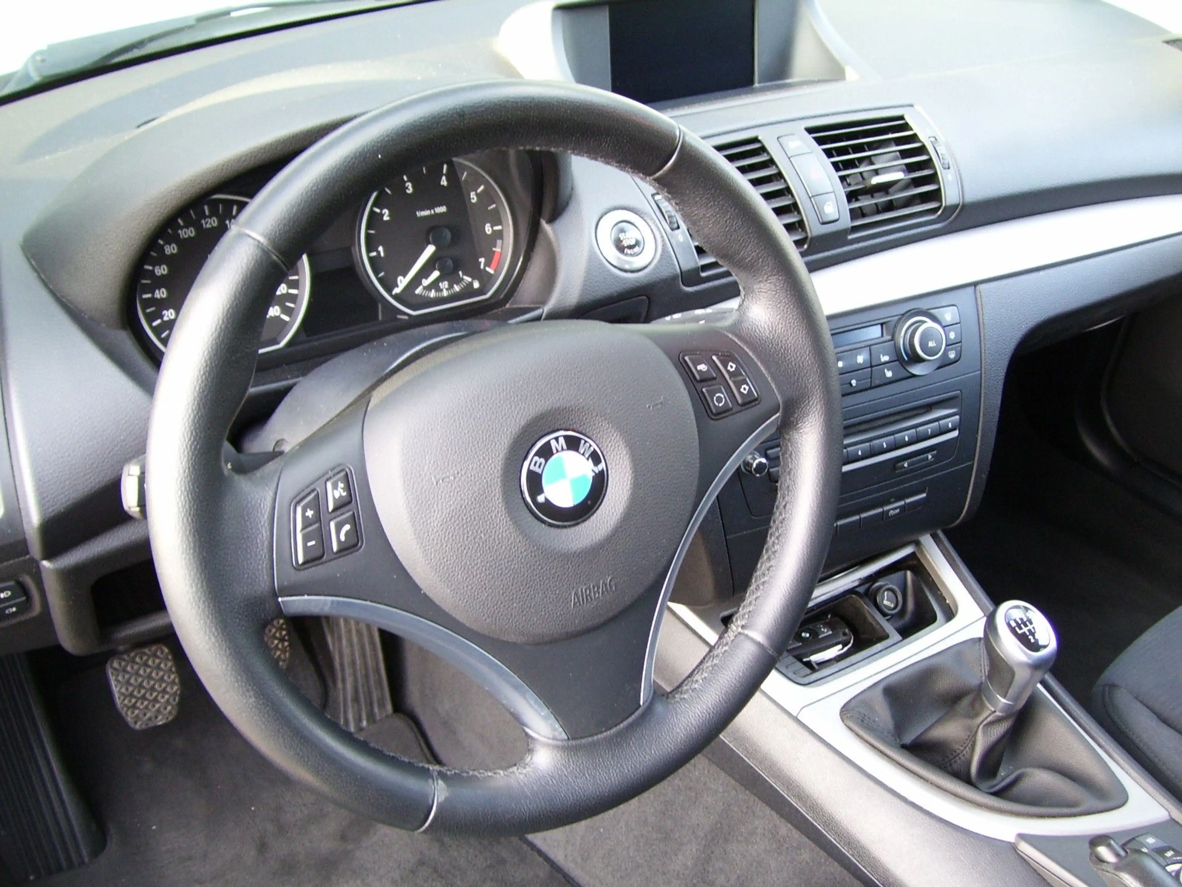 BMW 118 i Limousine*Edition Lifestyle*Navi*Xenon*PDC — photo 9