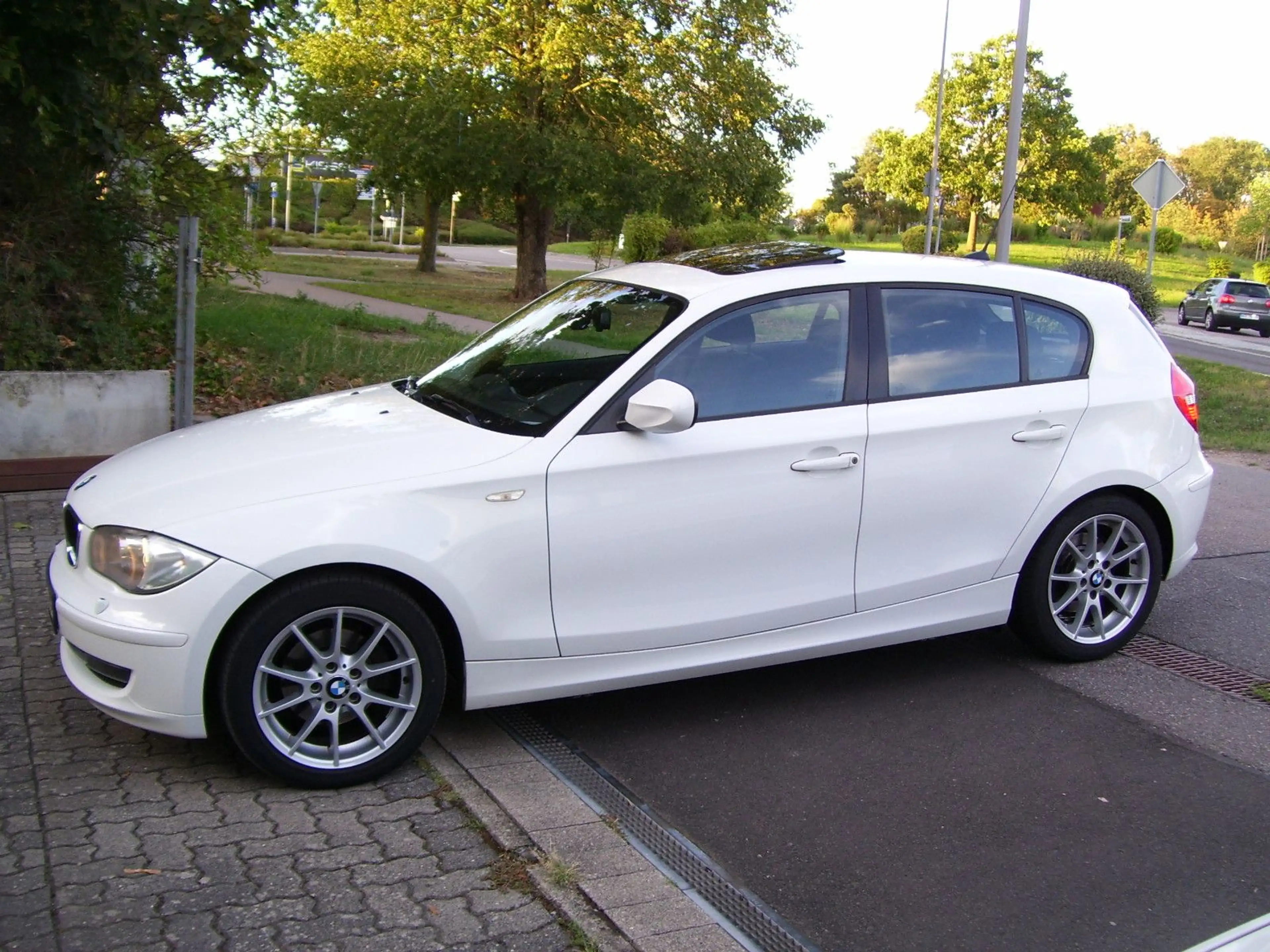 BMW 118 i Limousine*Edition Lifestyle*Navi*Xenon*PDC — photo 4