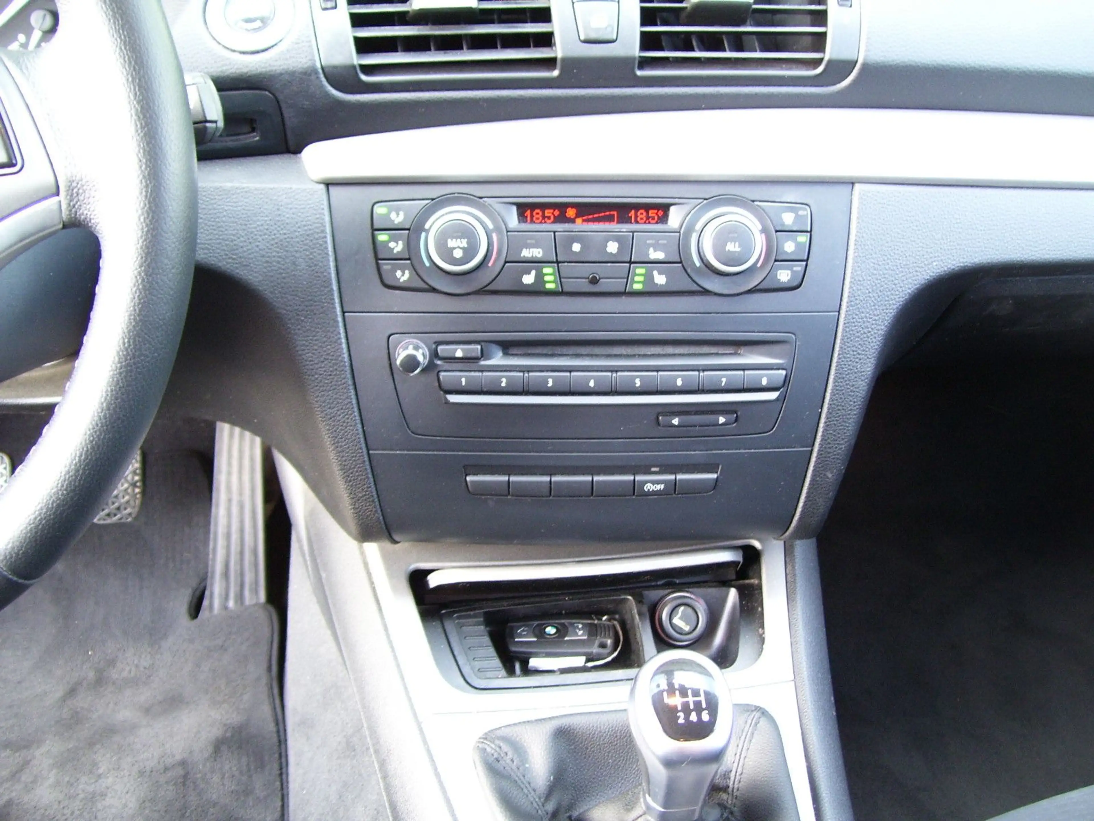 BMW 118 i Limousine*Edition Lifestyle*Navi*Xenon*PDC — photo 13