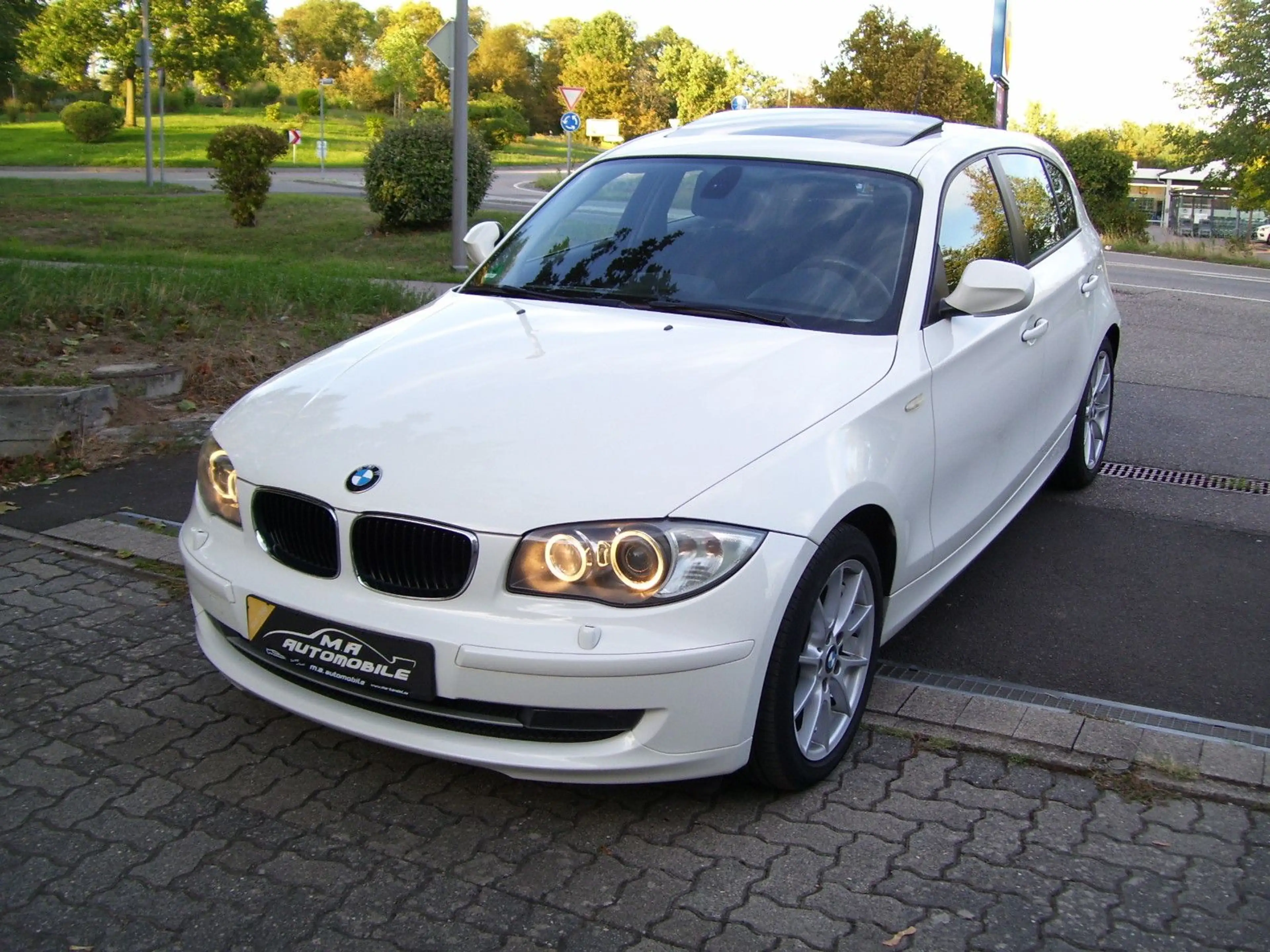BMW 118 i Limousine*Edition Lifestyle*Navi*Xenon*PDC