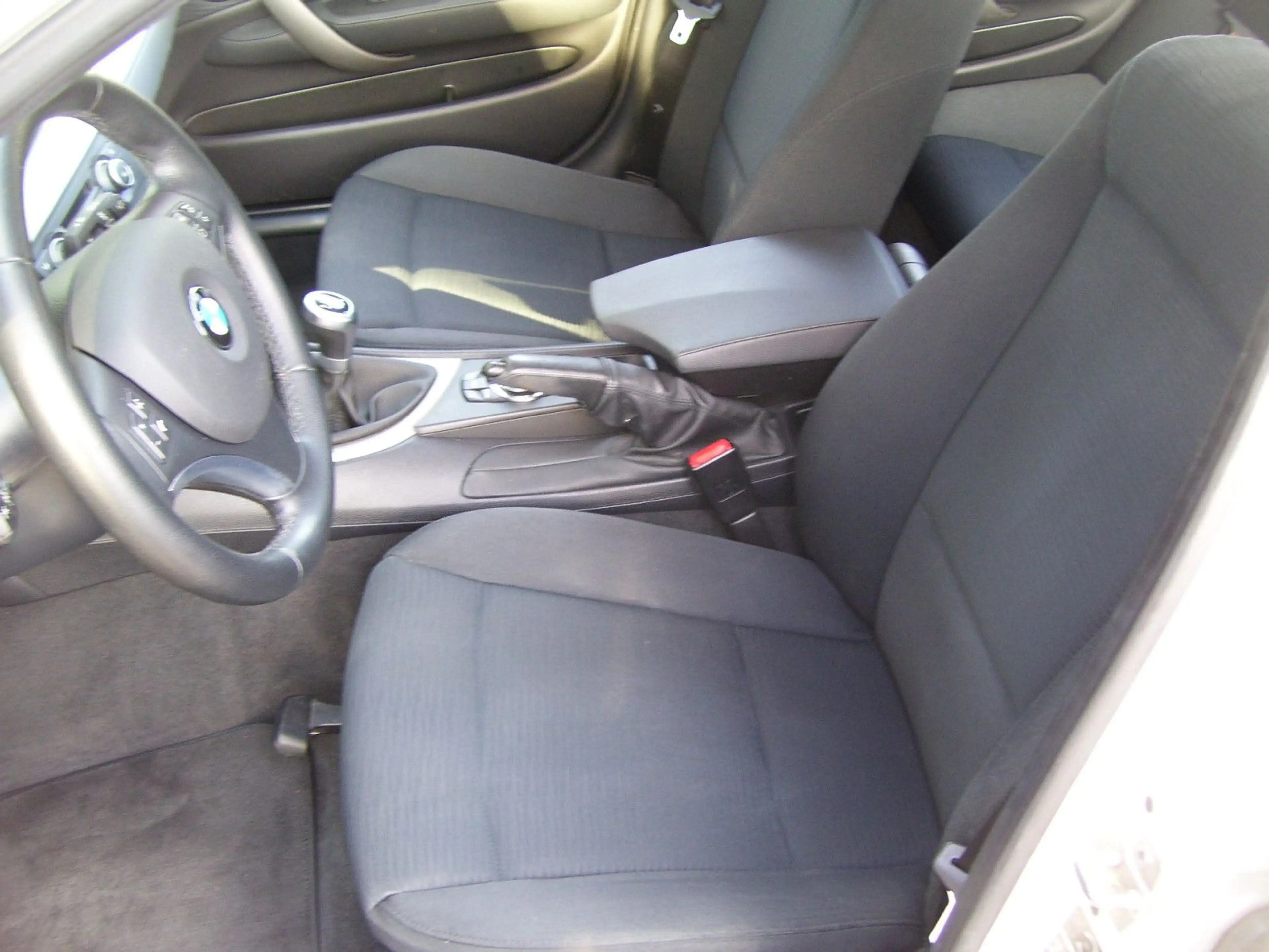 BMW 118 i Limousine*Edition Lifestyle*Navi*Xenon*PDC — photo 10