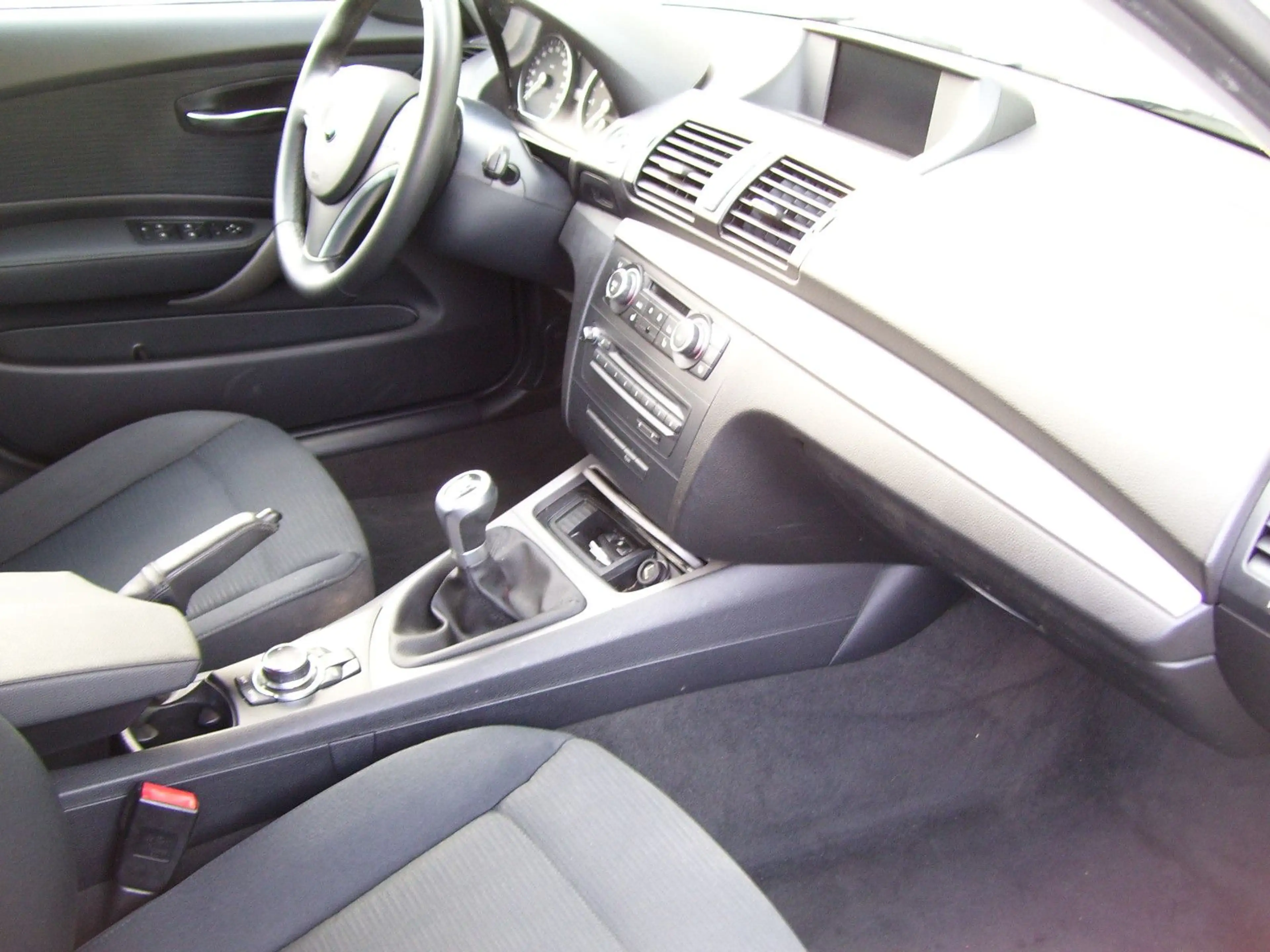 BMW 118 i Limousine*Edition Lifestyle*Navi*Xenon*PDC — photo 12