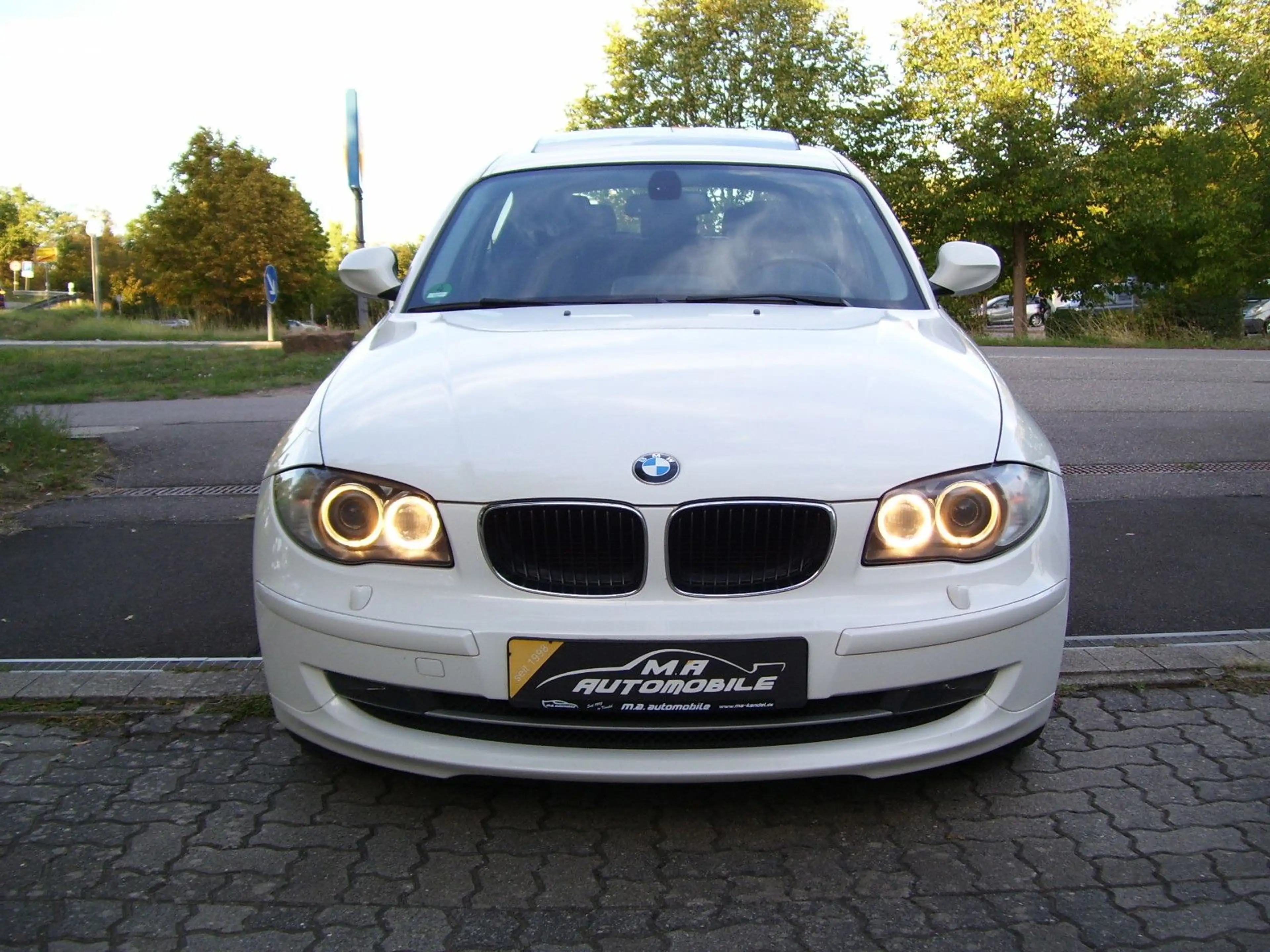 BMW 118 i Limousine*Edition Lifestyle*Navi*Xenon*PDC — photo 2