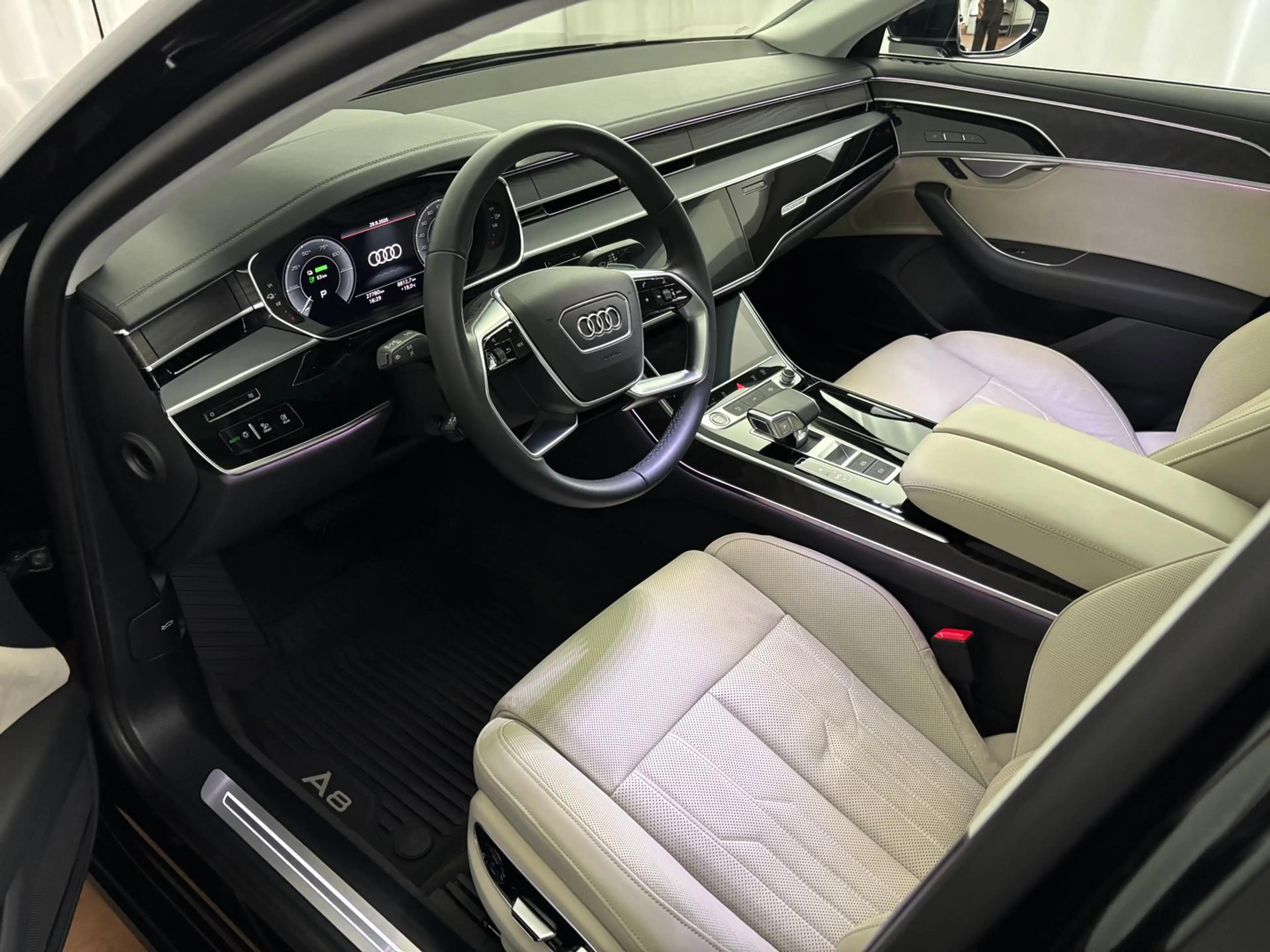 Audi A8 60 TFSI e quattro — photo 7