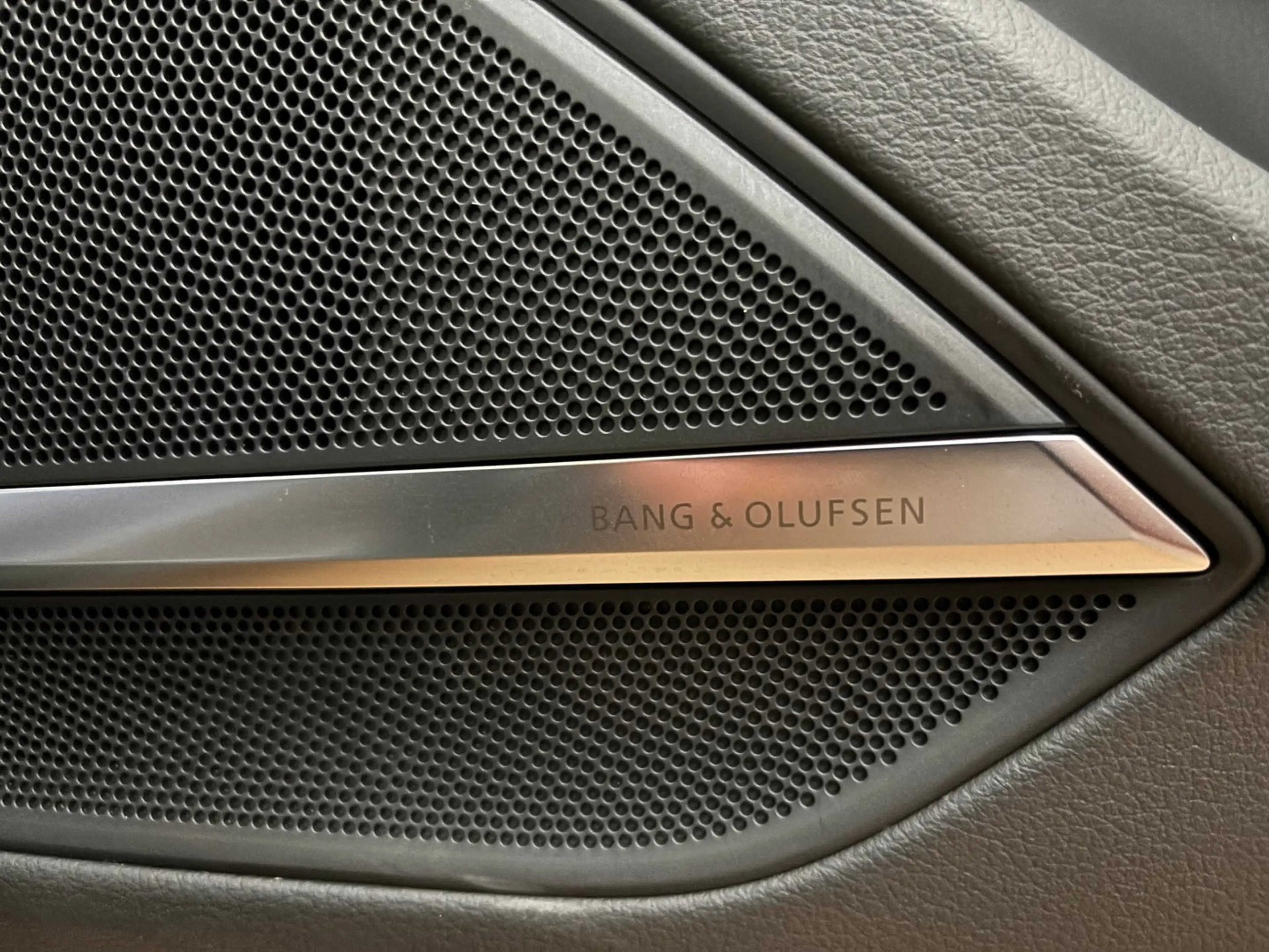 Audi A8 60 TFSI e quattro — photo 14