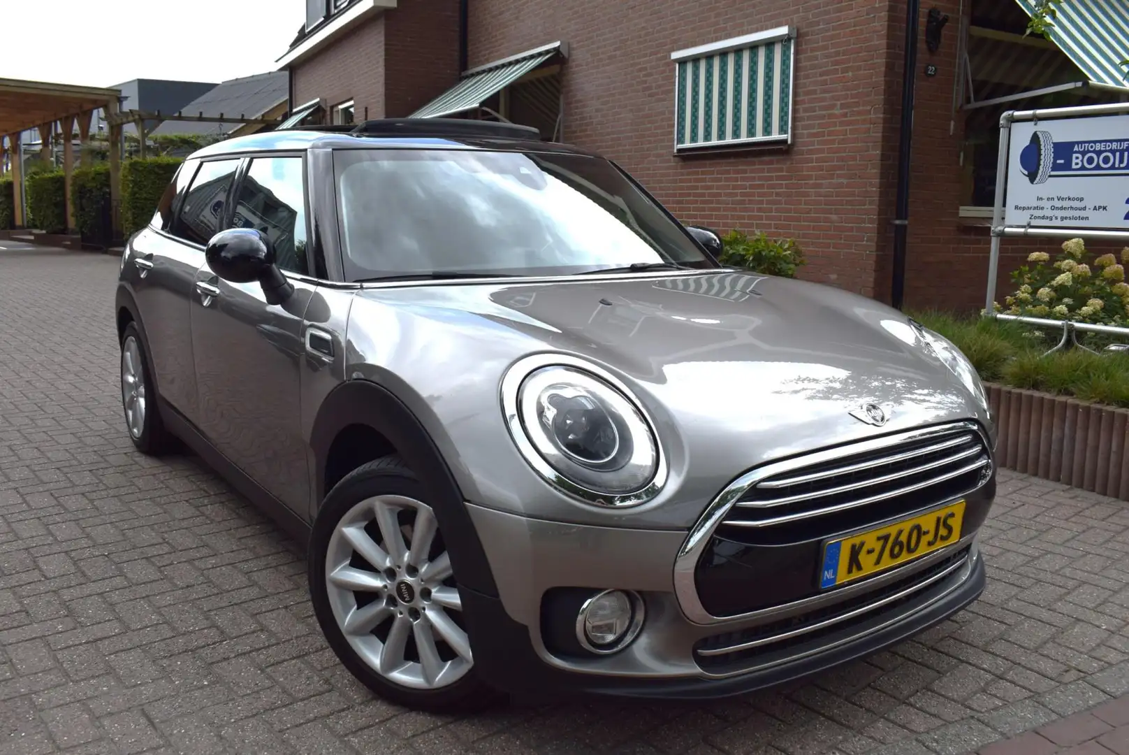 MINI Cooper Clubman 1.5 Chili Serious Business AUTOMAAT/ PANO DAK/CRUI Grigio - 2