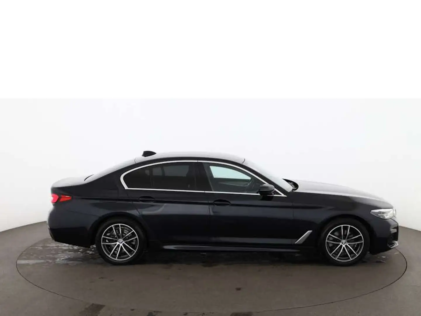BMW 520 d xDrive M-Sport Aut LED AHK HEAD-UP NAVI Black - 2