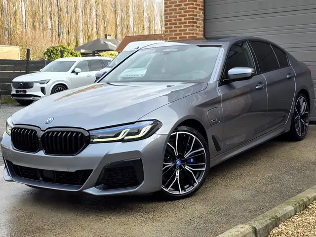 BMW 545 e PlugIn xDrive M Sport - M SEATS TV Screens 394PK