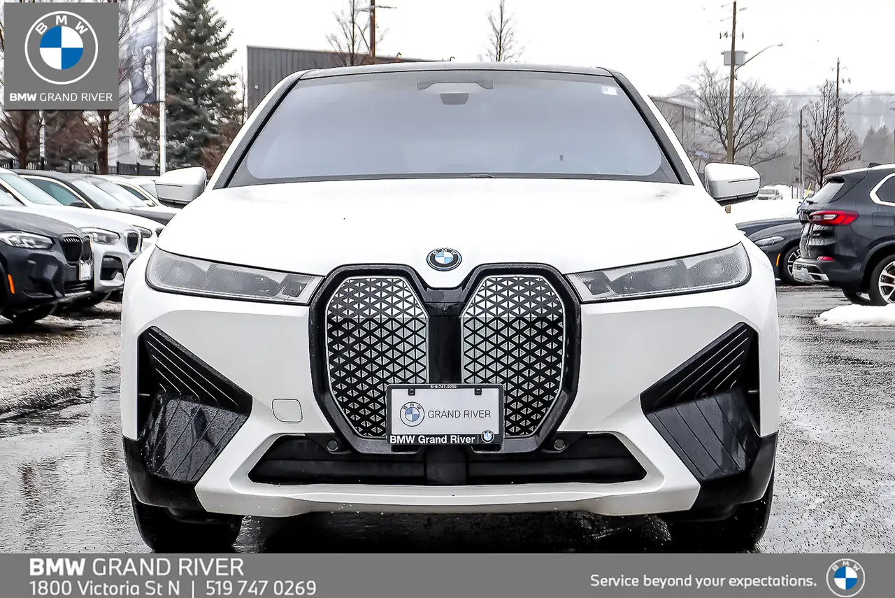 BMW iX снимка BMW iX