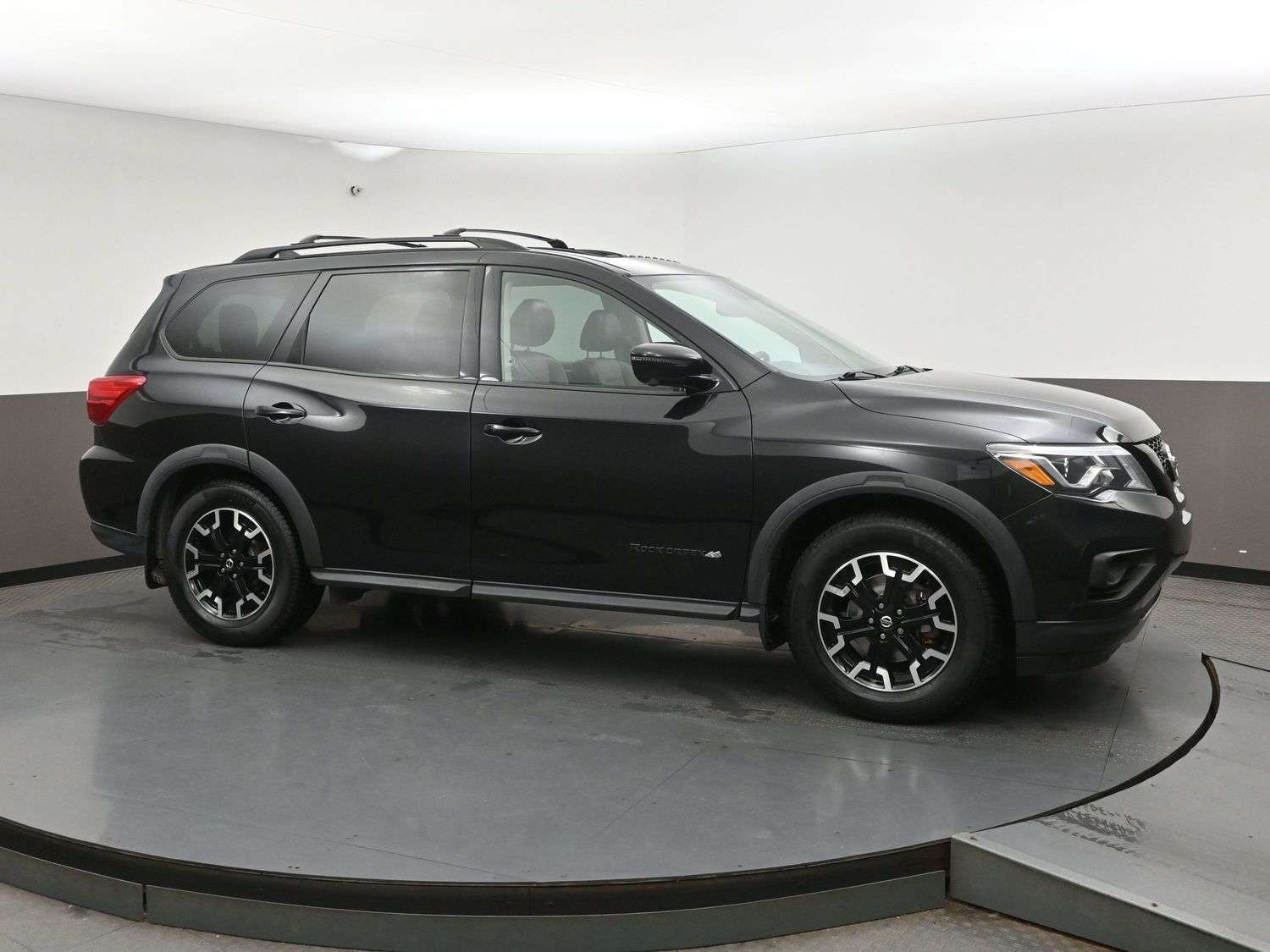 2020 Nissan Pathfinder One Owner & Fully Certified 5000 lbs. Towing Capac