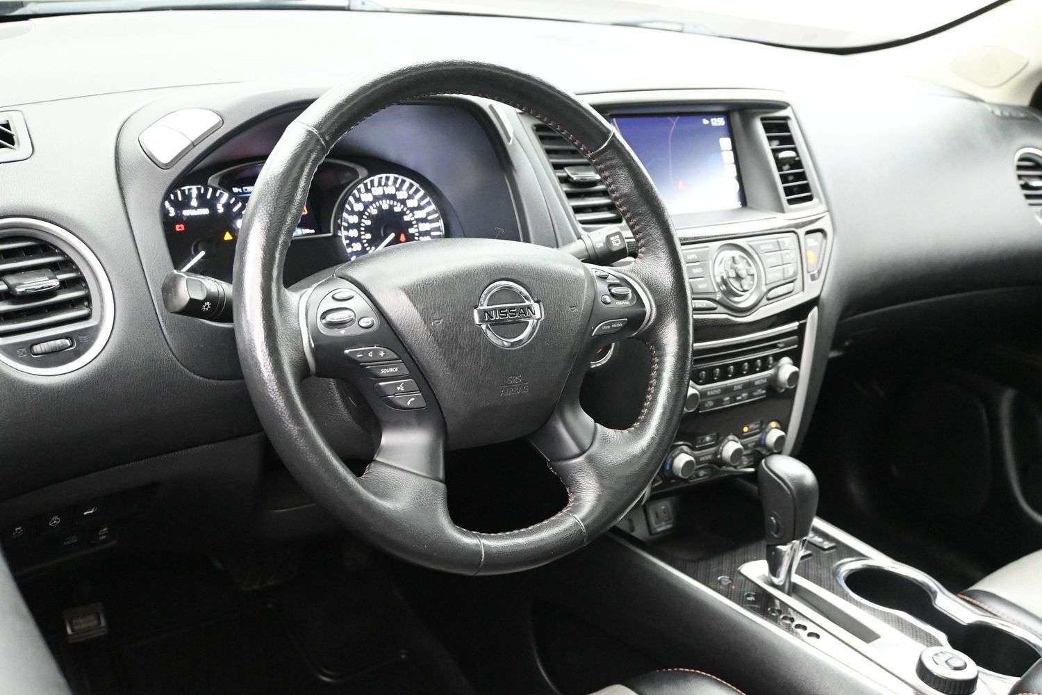 2020 Nissan Pathfinder One Owner & Fully Certified 5000 lbs. Towing Capac — снимка 1