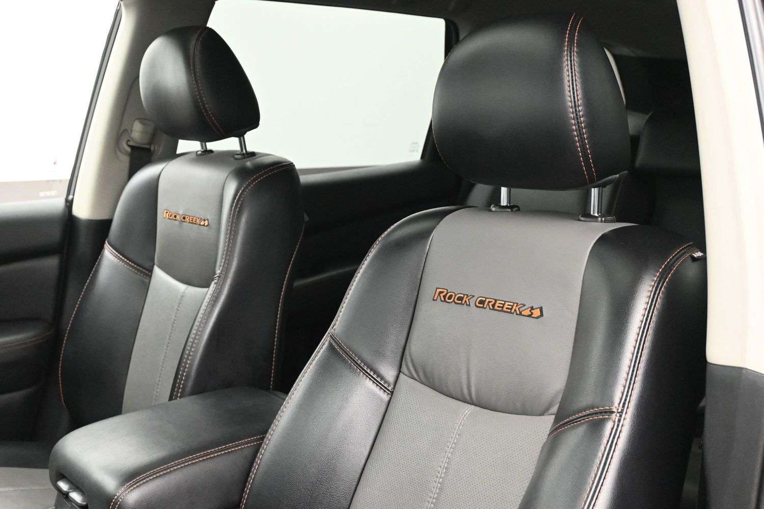 2020 Nissan Pathfinder One Owner & Fully Certified 5000 lbs. Towing Capac — снимка 1