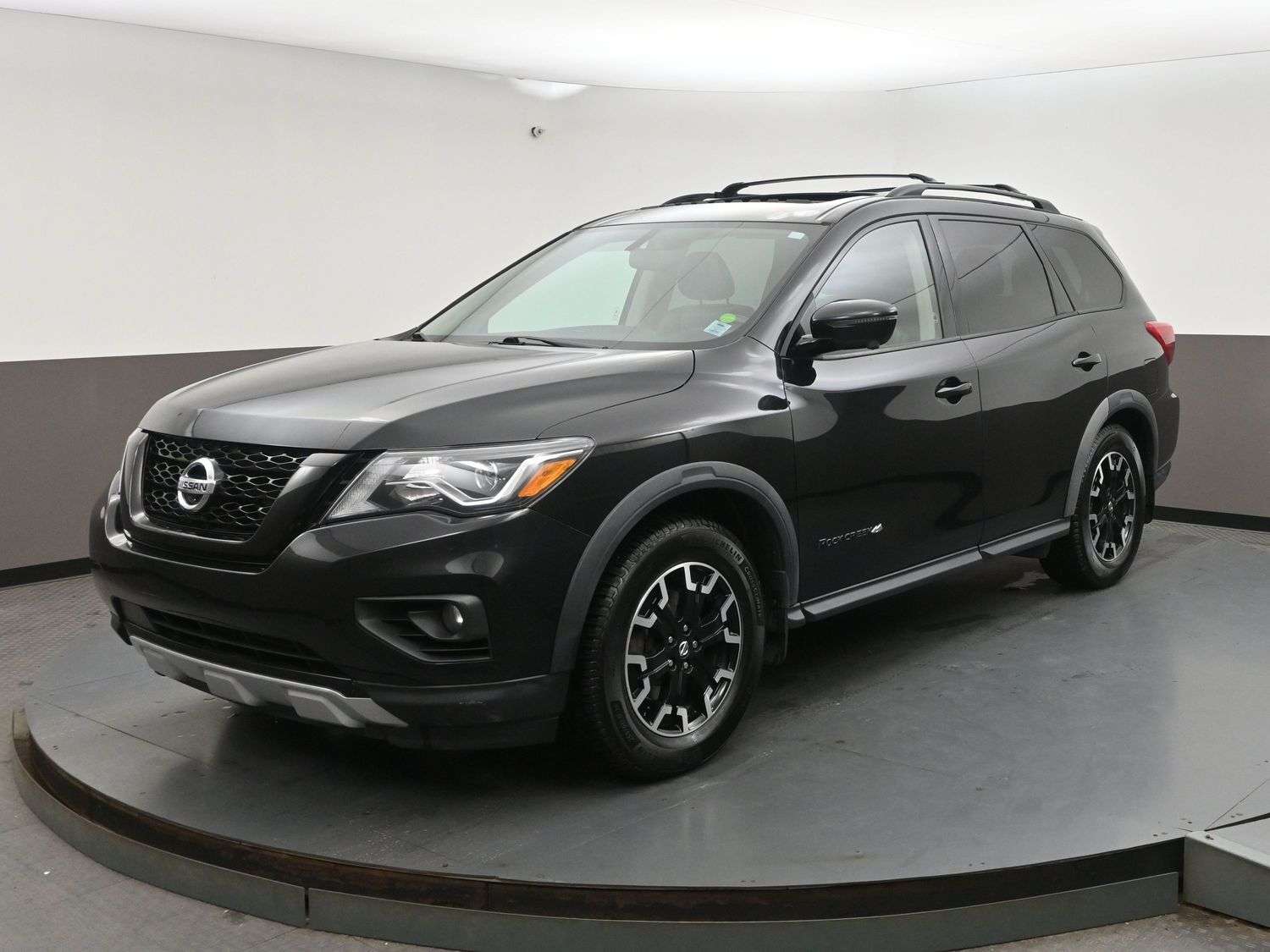 2020 Nissan Pathfinder One Owner & Fully Certified 5000 lbs. Towing Capac — снимка 1