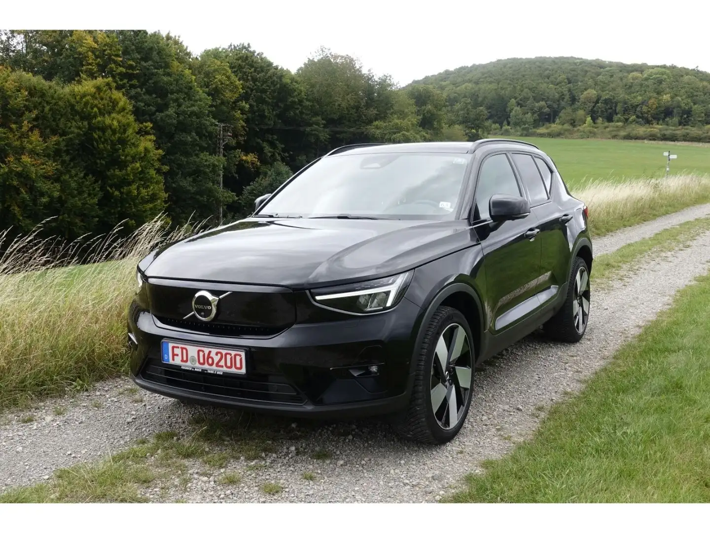 Volvo XC40 P8 Twin AWD Ultimate Recharge Pure Electric Schwarz - 1