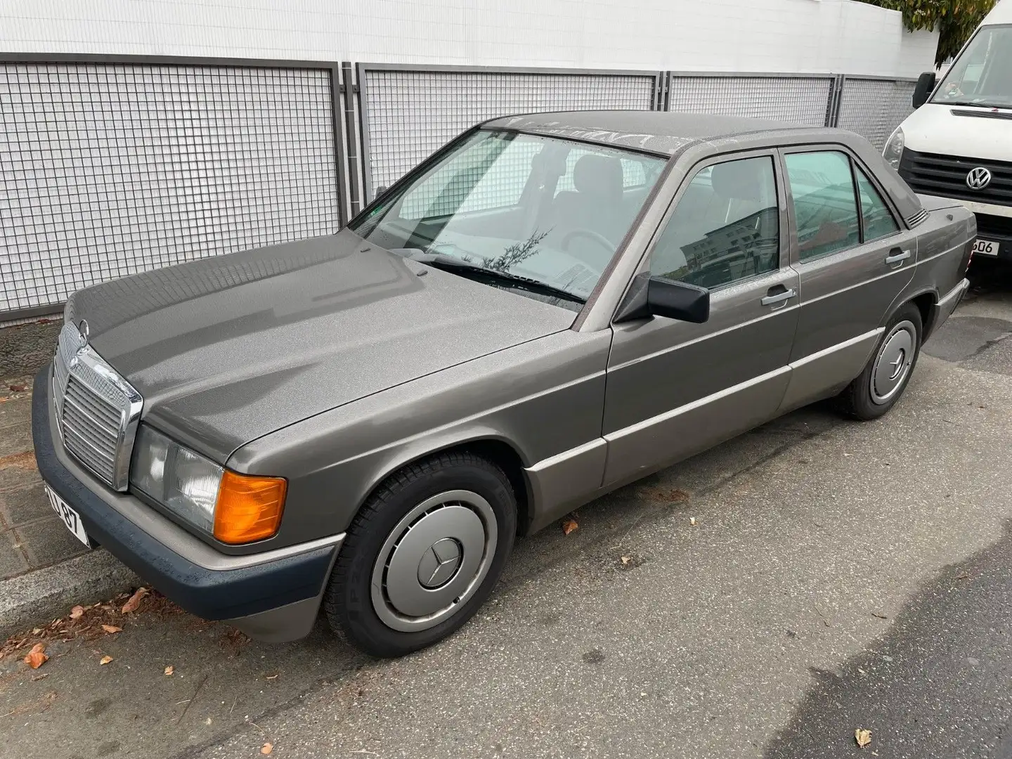 Mercedes-Benz 190 2.0 1. Hand Grey - 1