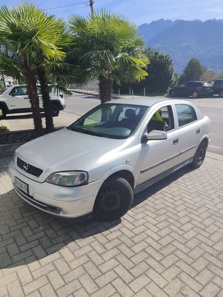 Opel Astra 5p 2.0 di CDX, foto 1